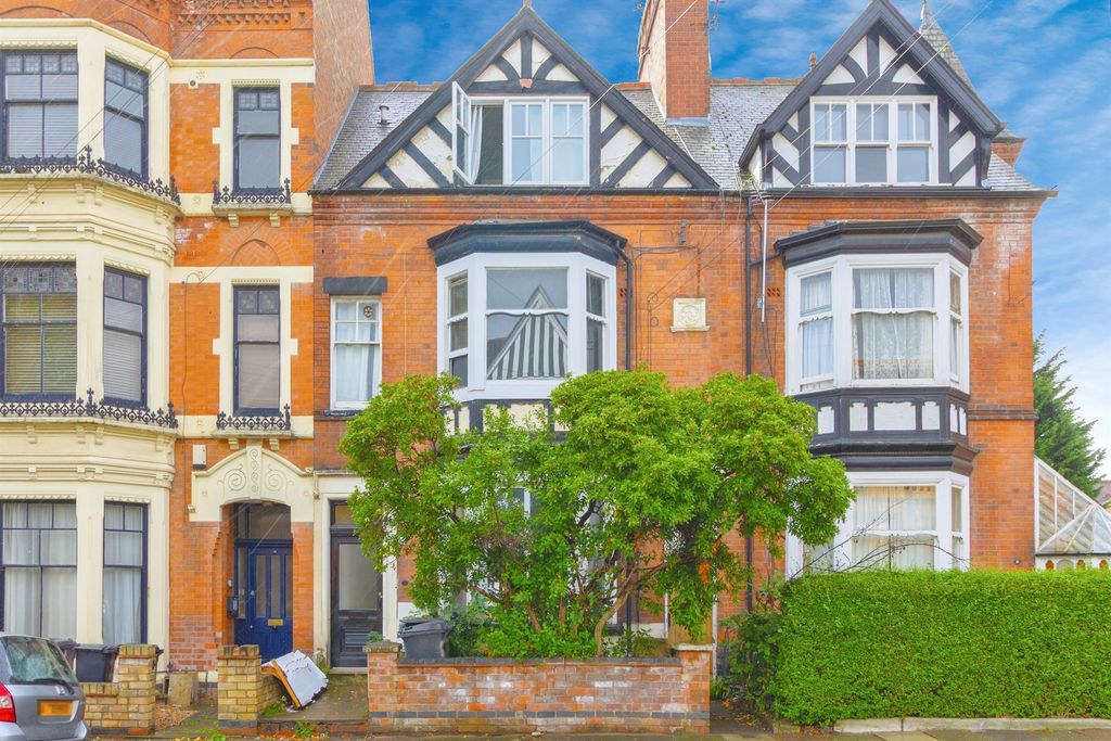 Property photo 2 of 17