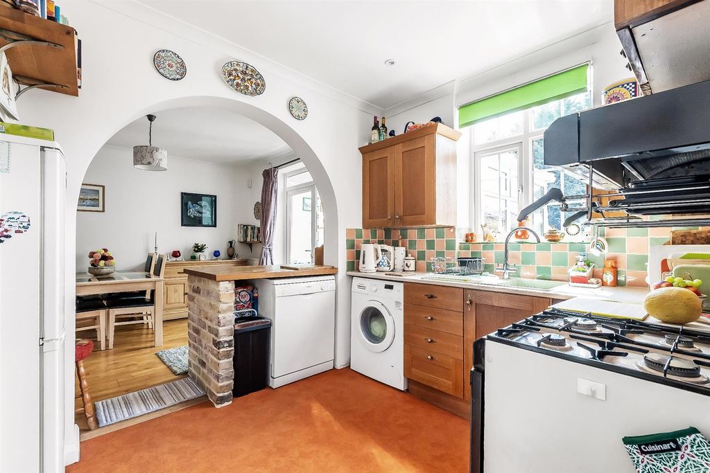 Property photo 3 of 13 .Middlemead-Road-30.Jpg