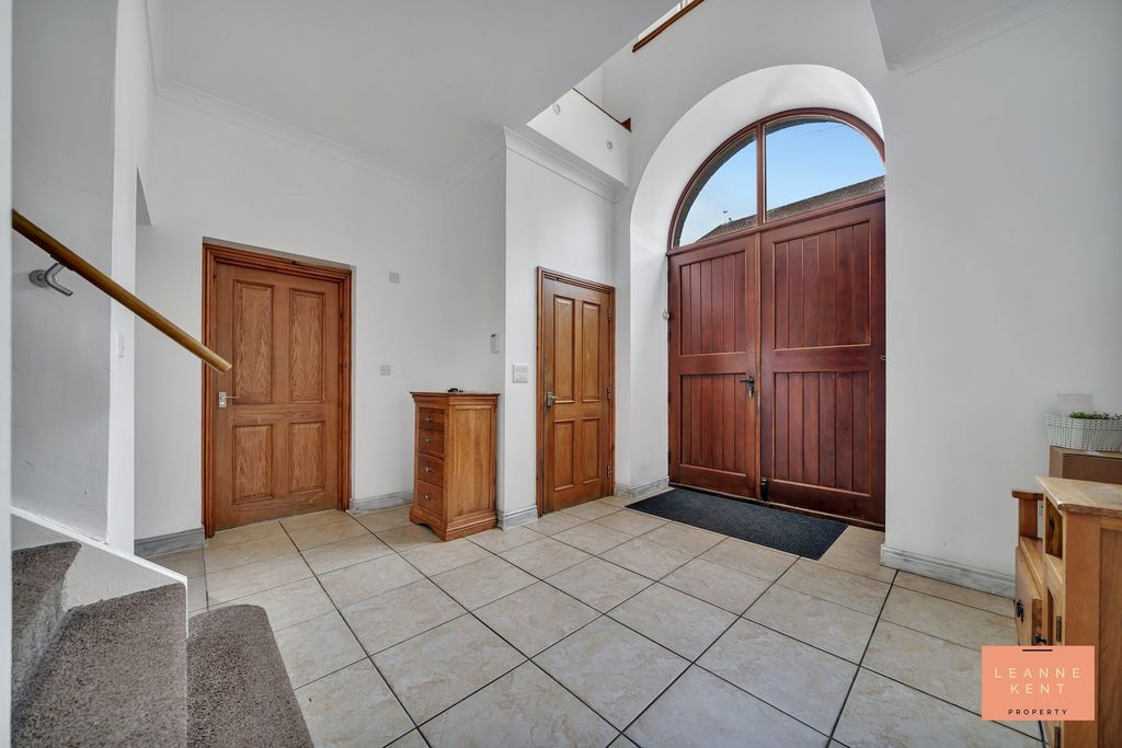 Property photo 2 of 49