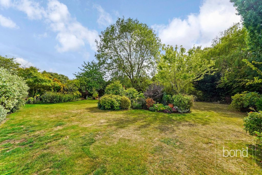 Property photo 2 of 25