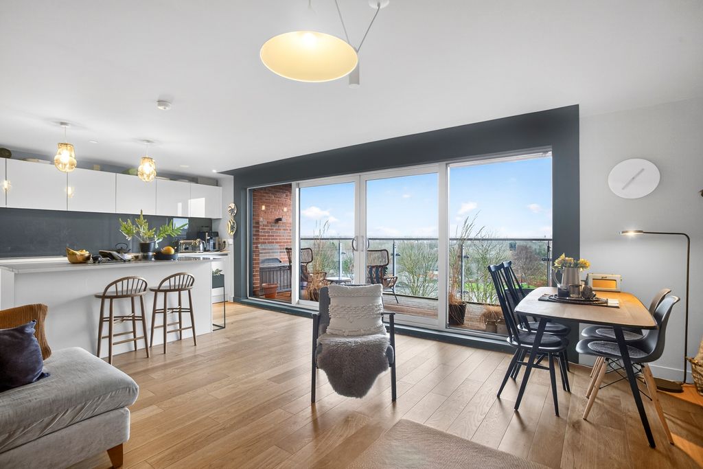 Property photo 2 of 27 Lounge