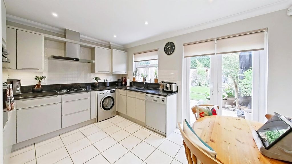 Property photo 3 of 17 Kitchen/Diner