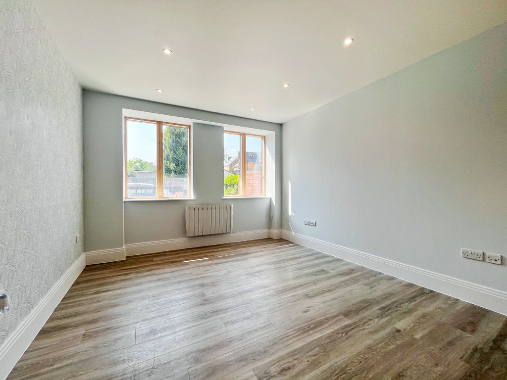Property photo 3 of 9 4469035