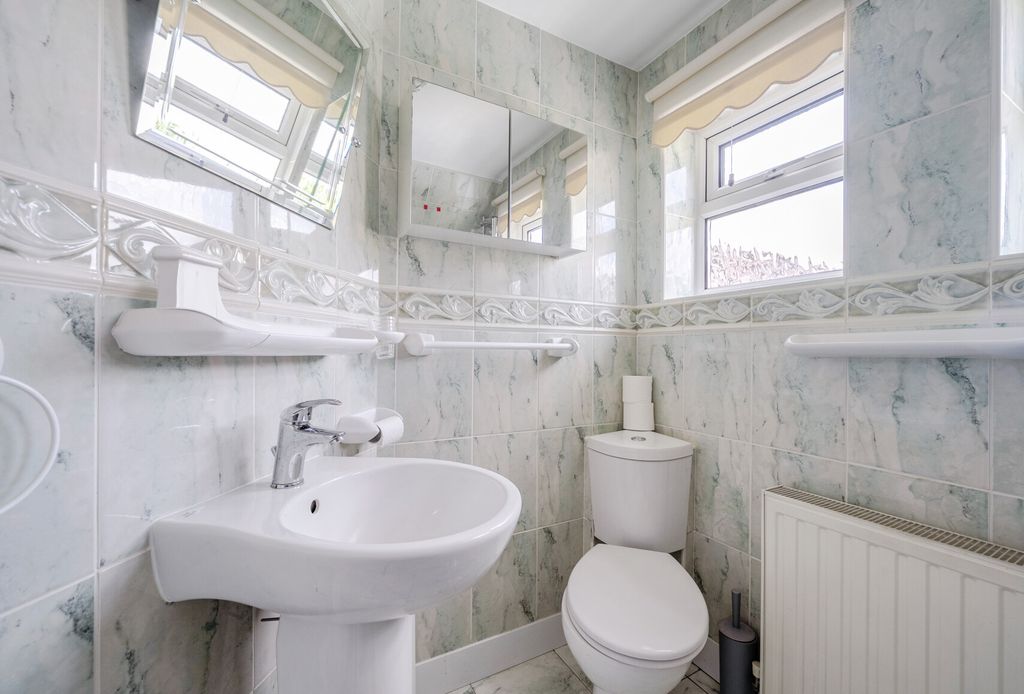 Property photo 2 of 23 1298512-18-683d81...