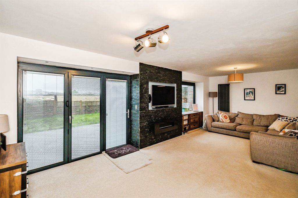 Property photo 2 of 25