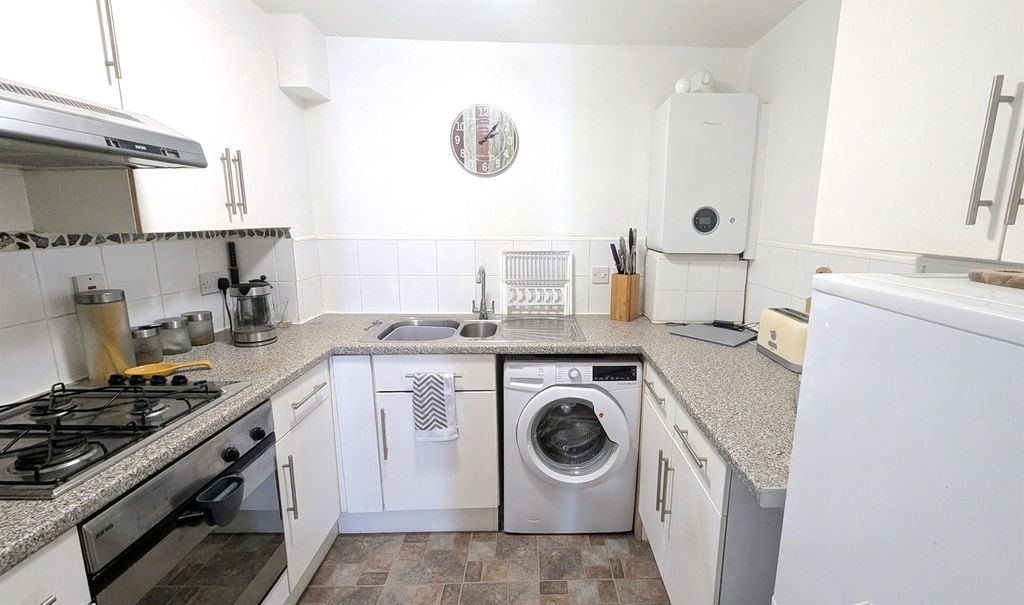 Property photo 2 of 11