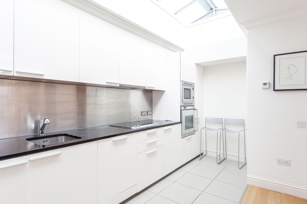 Property photo 2 of 11 Kitchen