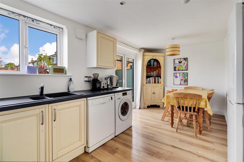 Property photo 3 of 25 Img (12).Jpg