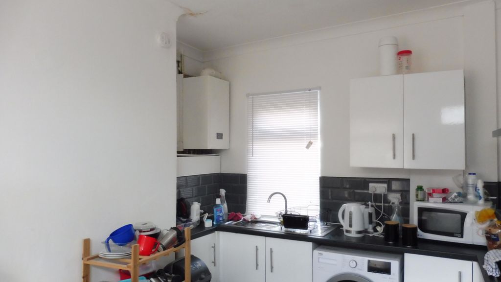 Property photo 3 of 5 Kitchen