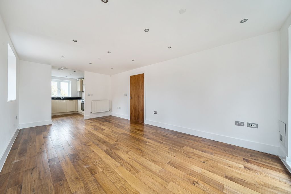 Property photo 2 of 20 Reception