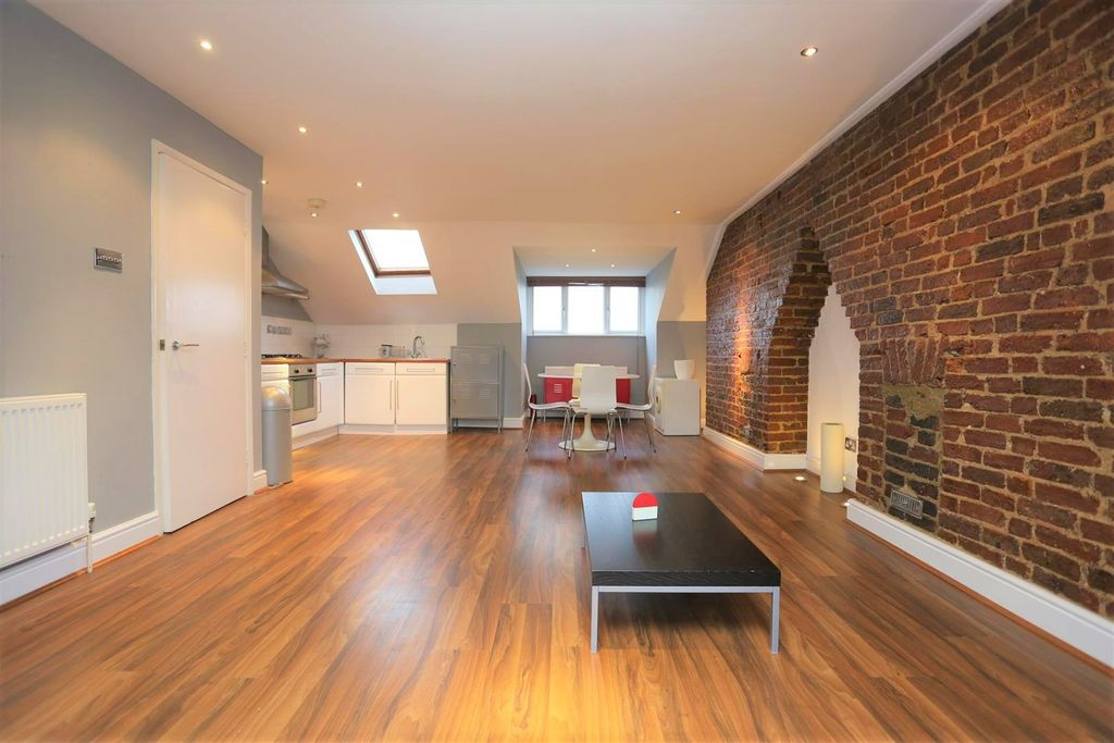 Property photo 2 of 11 7