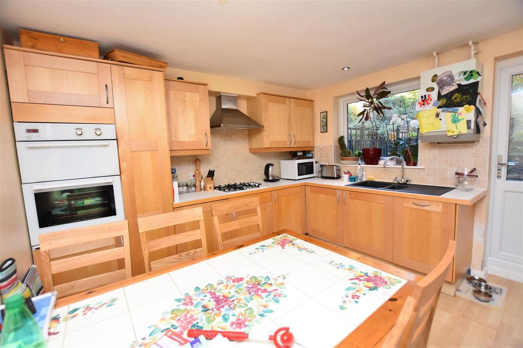 Property photo 2 of 9 Approach