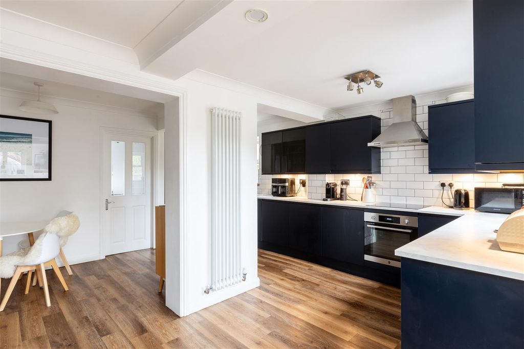 Property photo 2 of 25 Open Plan Kitchen