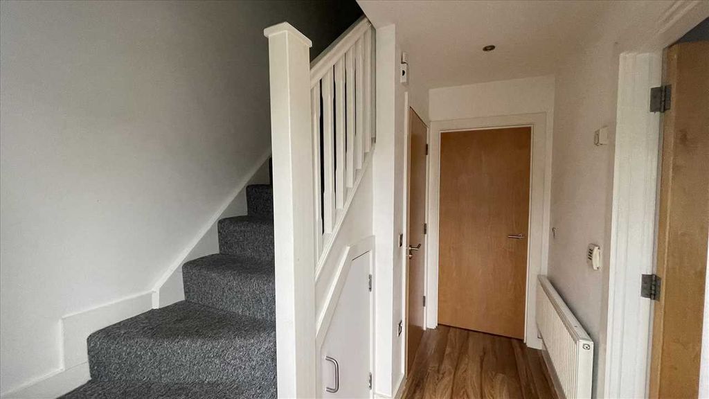 Property photo 2 of 10 Hall