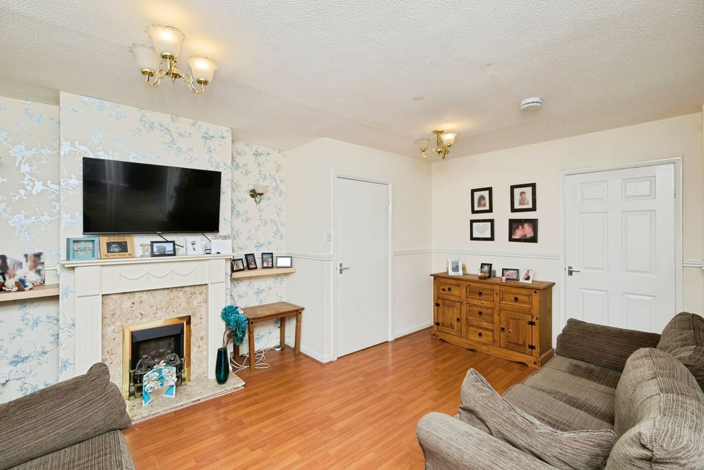 Property photo 2 of 16 Lounge