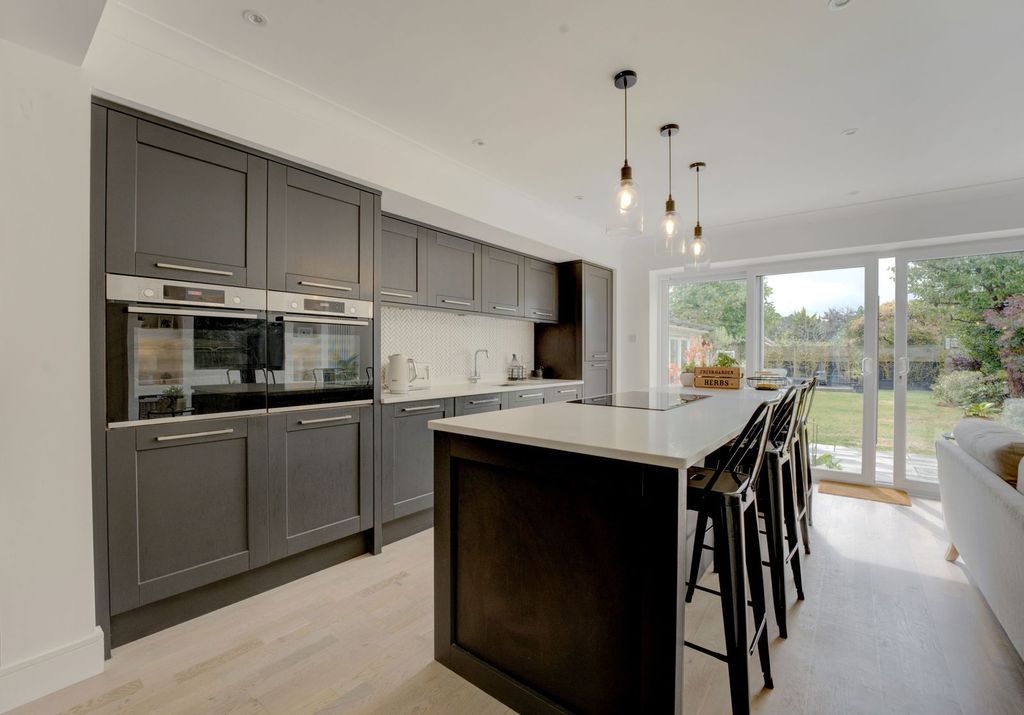 Property photo 3 of 33