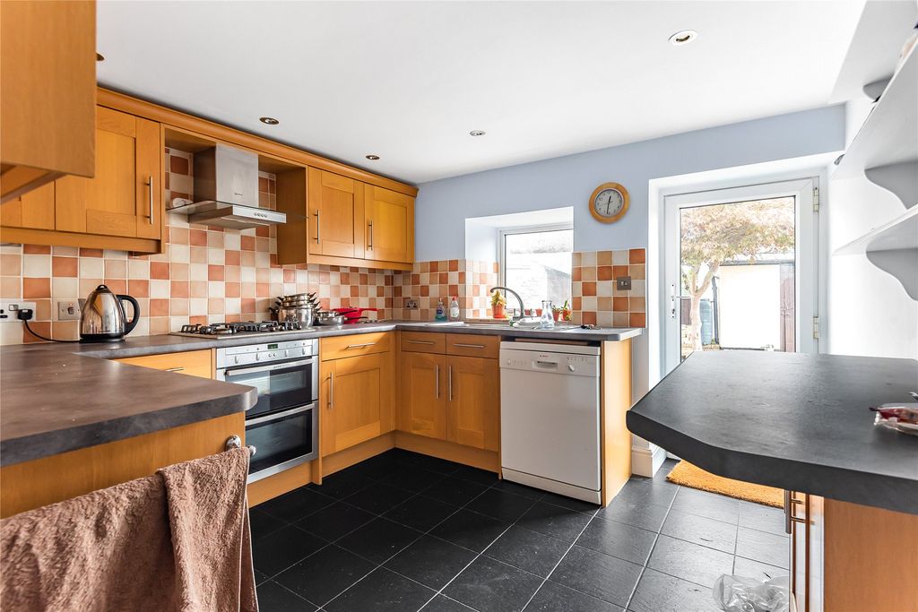 Property photo 3 of 14 Kitchen