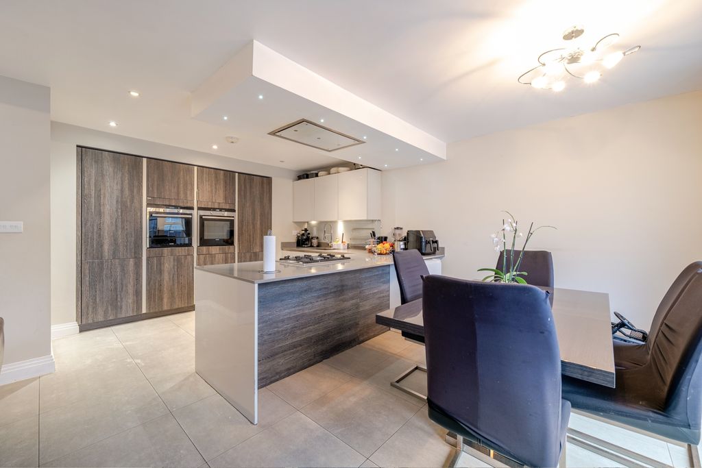 Property photo 3 of 20 Photo 6