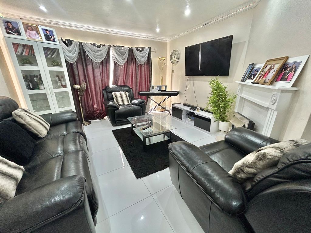 Property photo 3 of 14 Image