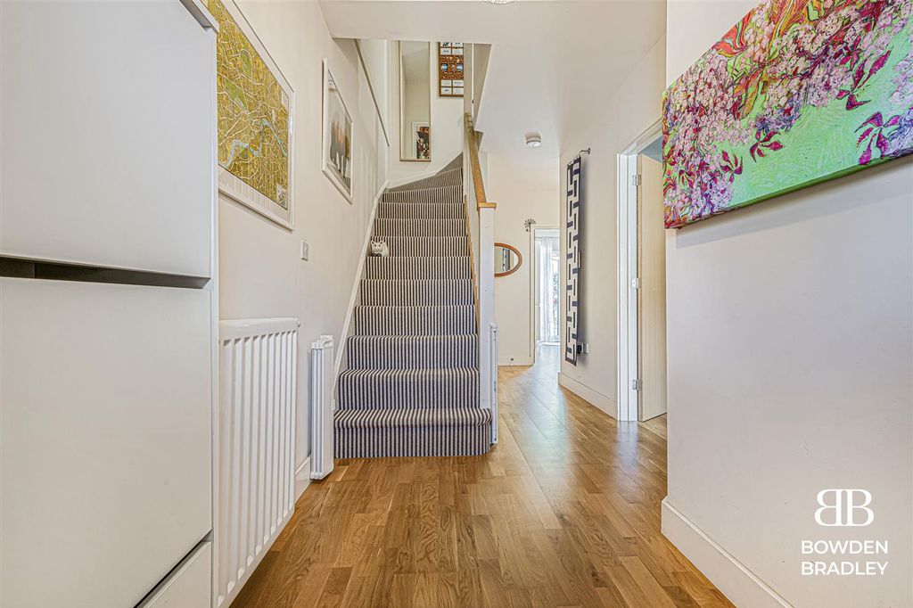 Property photo 3 of 18 Hallway