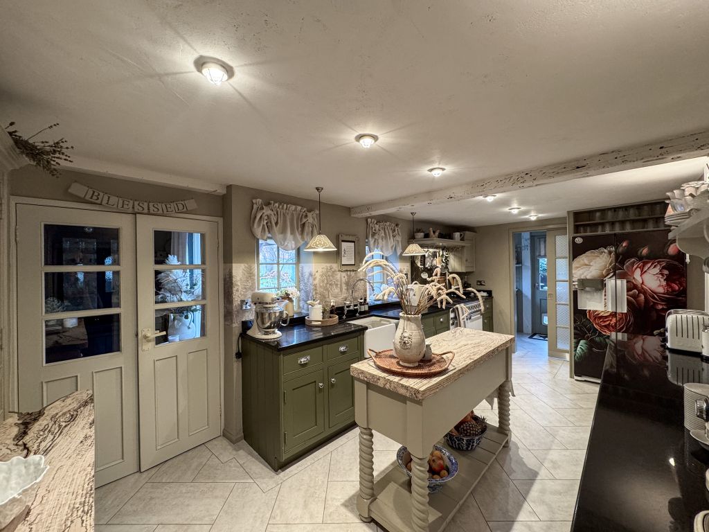 Property photo 3 of 54 Willow Farm Kitchen