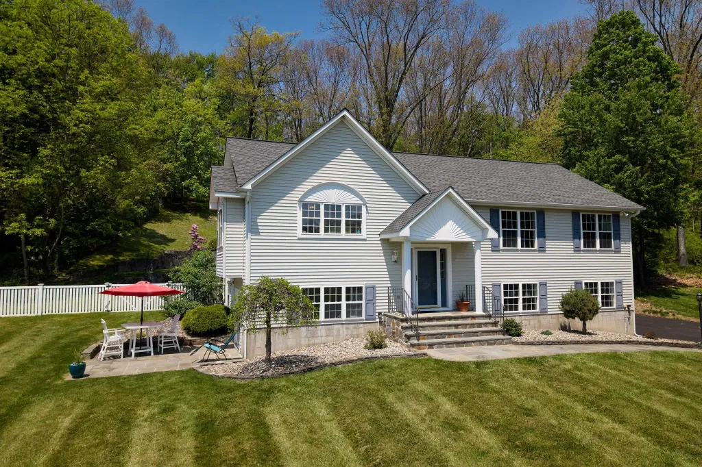Property photo 1 of 31