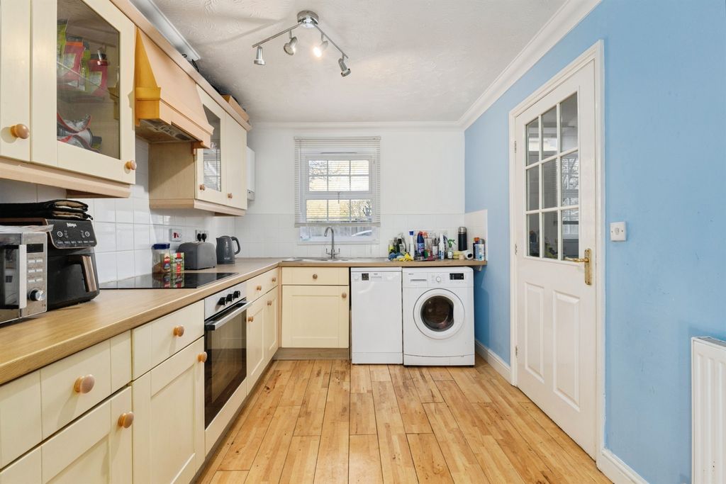 Property photo 3 of 20