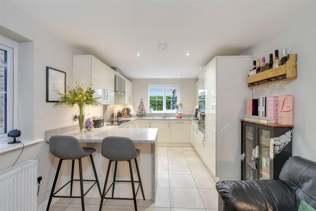 Property photo 2 of 34 Kitchen Diner