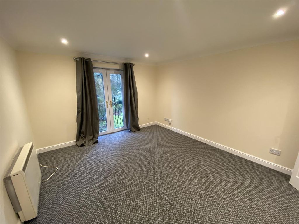 Property photo 2 of 23 Lounge