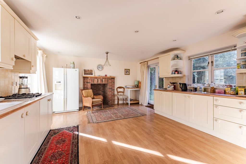 Property photo 2 of 22