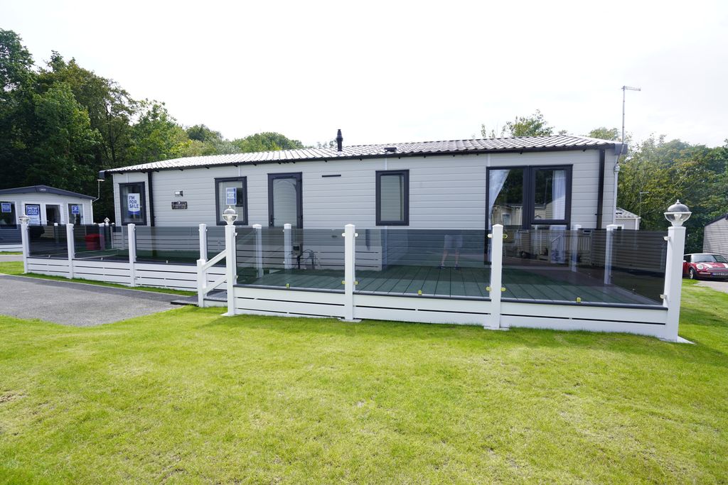 Property photo 1 of 28