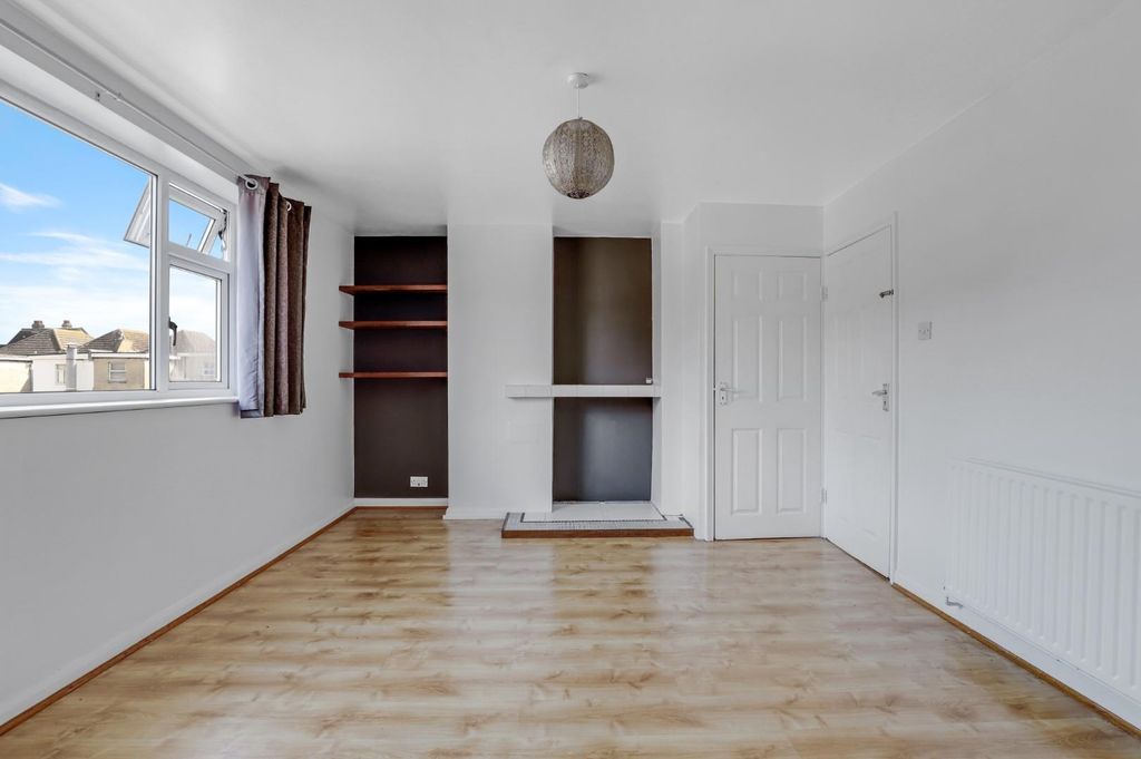 Property photo 1 of 11 06-A466Jhpropwpen - 14 Evelina Court - 14.Jpg