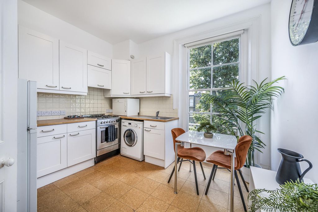 Property photo 2 of 7 Kitchen
