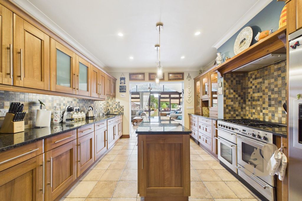 Property photo 3 of 29 Cam01659G0-Pr0577-Still020.Jpg