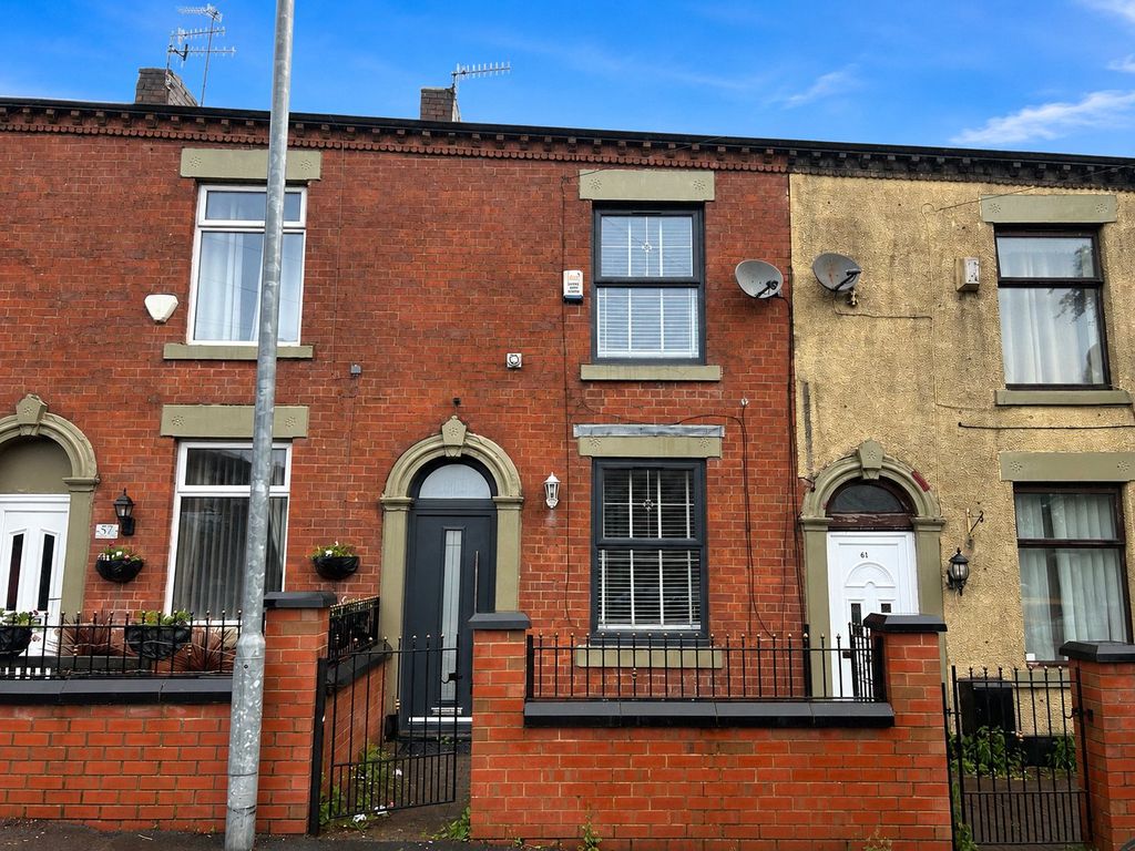 Property photo 1 of 17 External