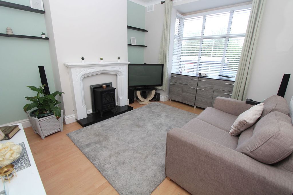 Property photo 2 of 24