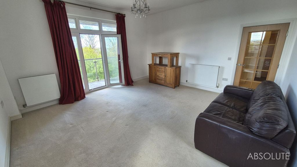 Property photo 2 of 21