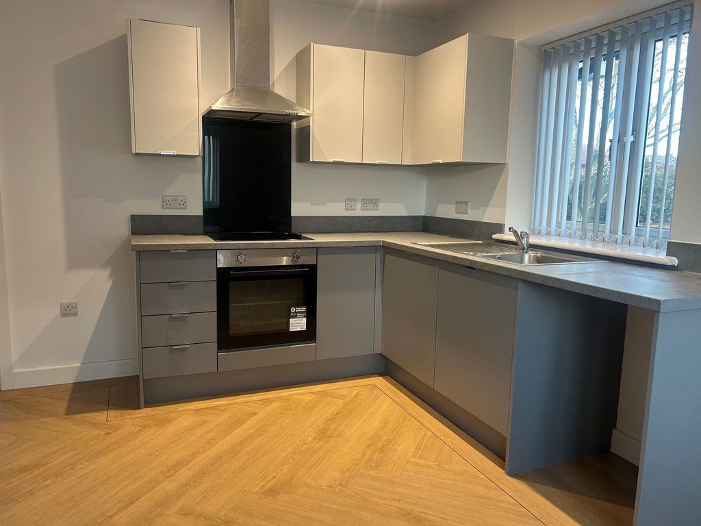 Property photo 3 of 7 Kitchen