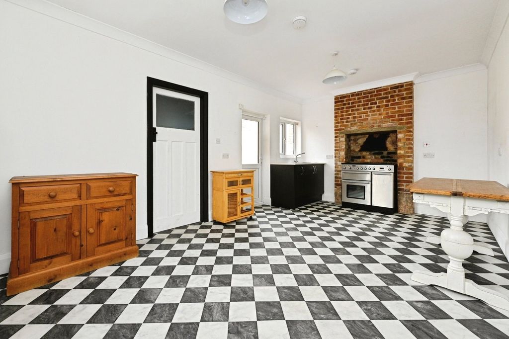 Property photo 2 of 17 Photo