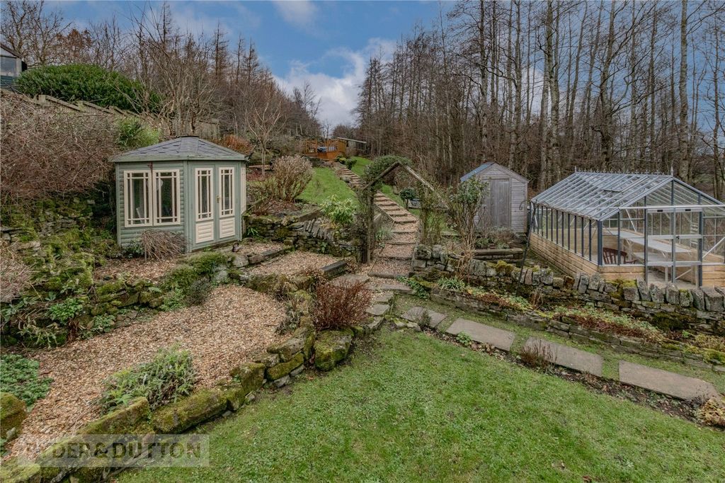 Property photo 2 of 32 Gardens