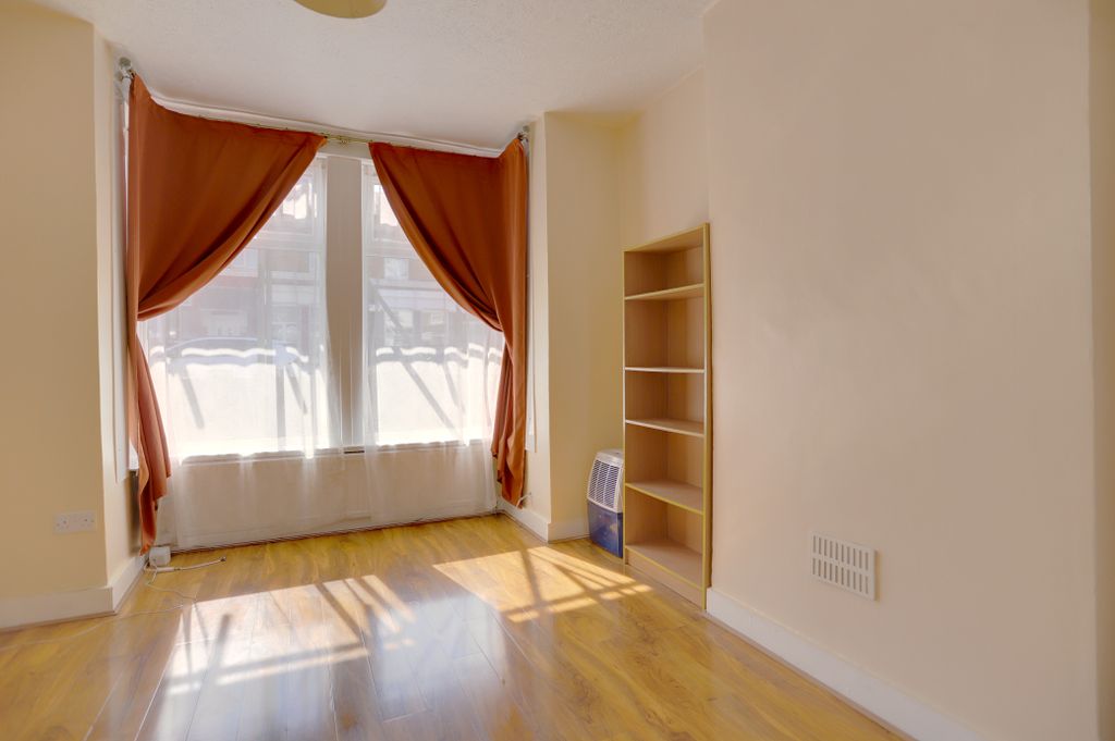 Property photo 3 of 8 11