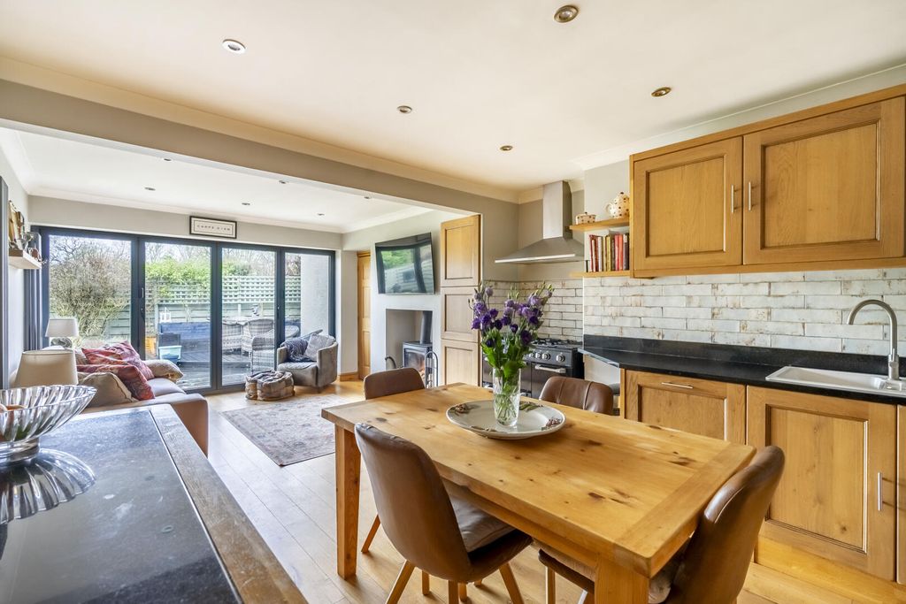 Property photo 3 of 25 Kitchen