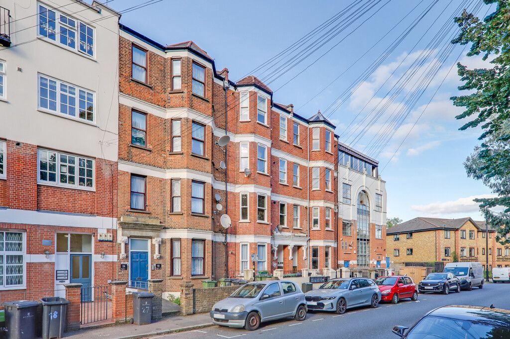 Property photo 1 of 11 Jhshop - Flat 6, 18