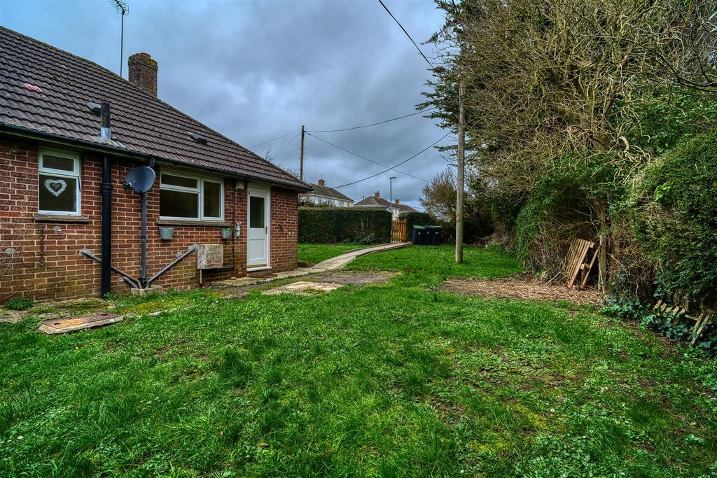 Property photo 2 of 9 Garden