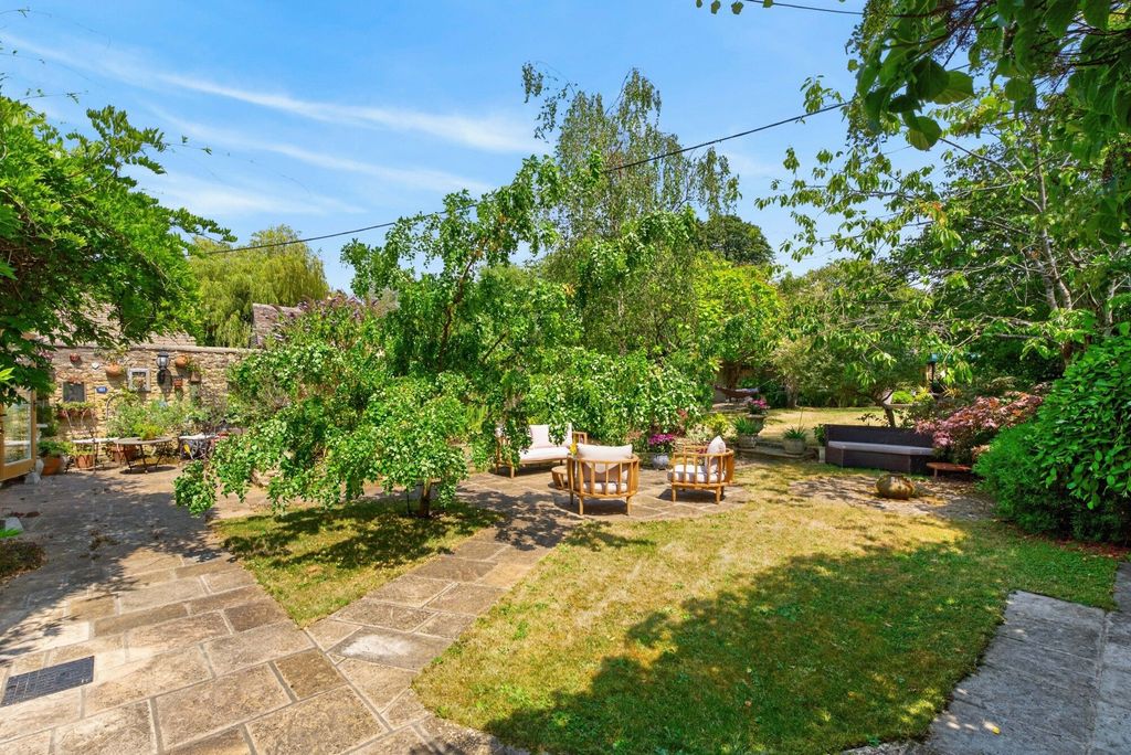 Property photo 3 of 33