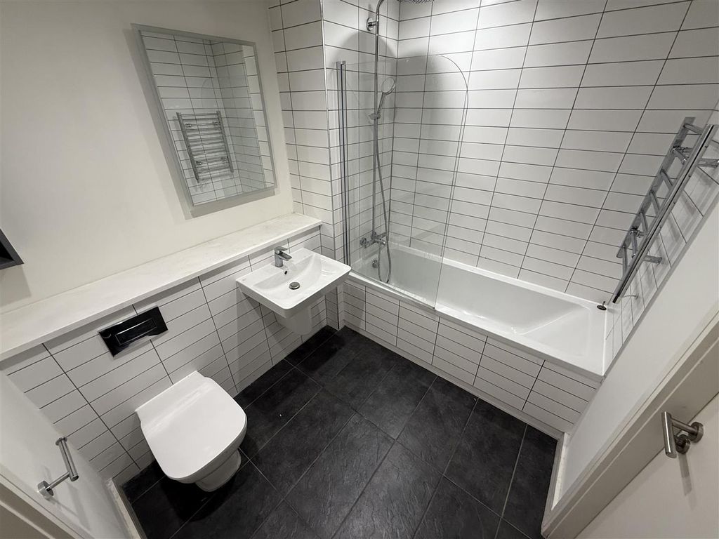 Property photo 2 of 10 Bathroom