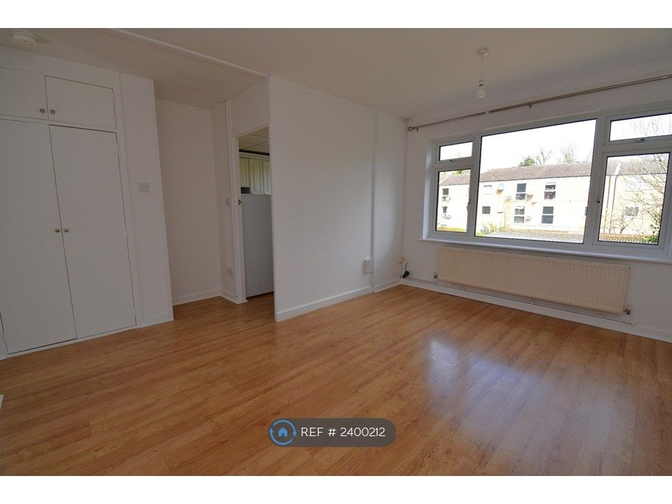 Property photo 2 of 16 Living Room