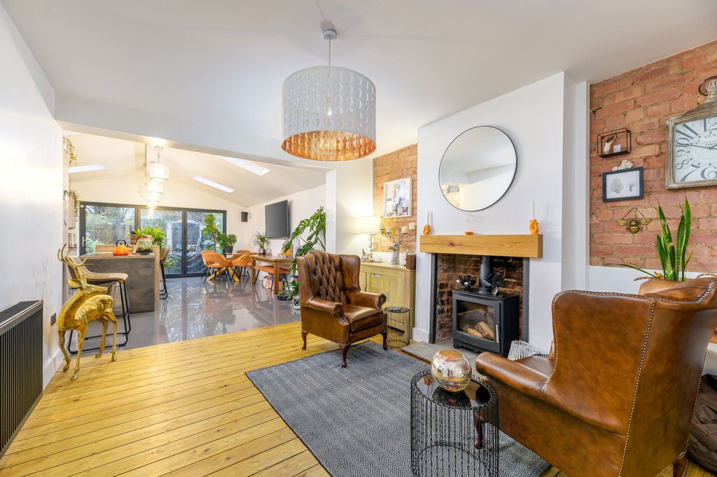 Property photo 3 of 37 09