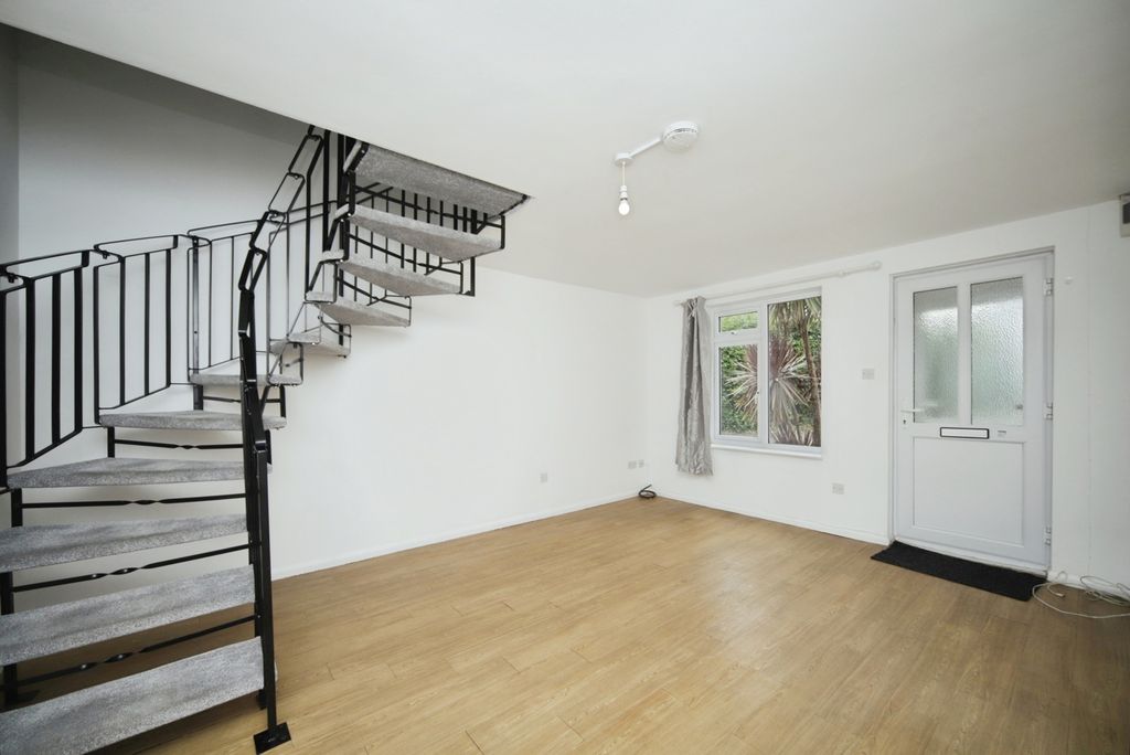 Property photo 2 of 12 Photo