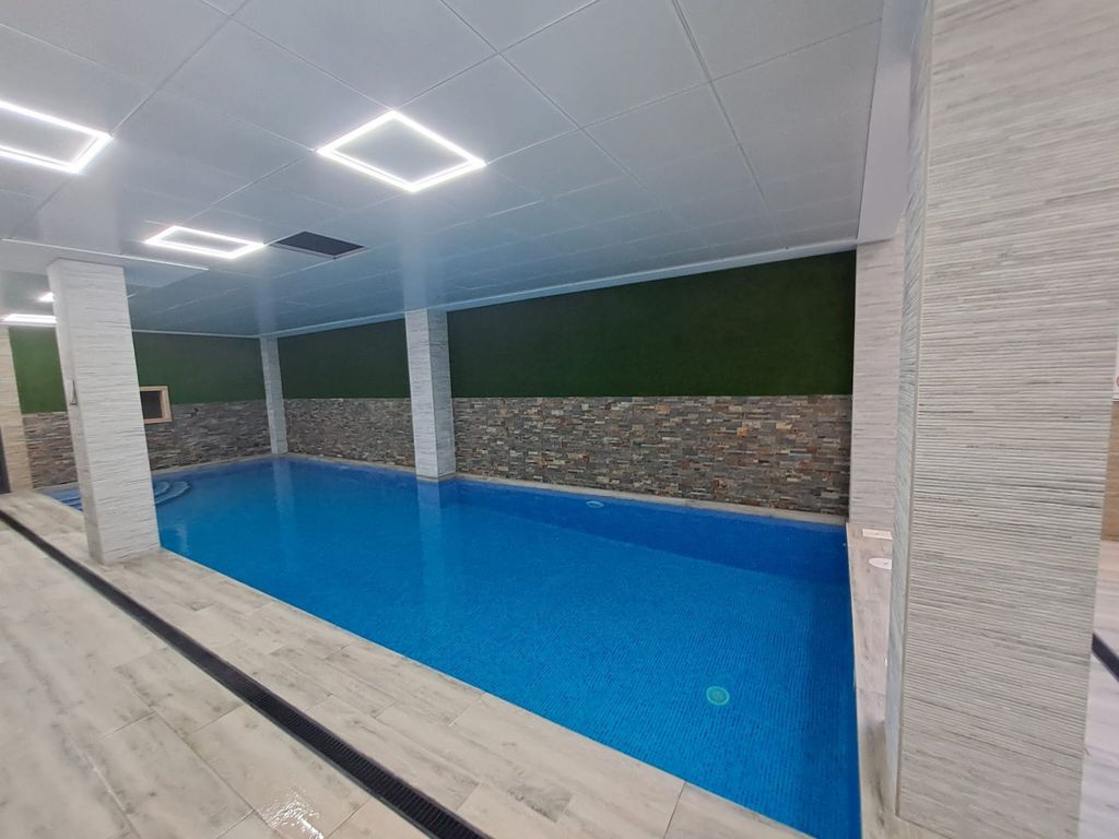 Property photo 2 of 25